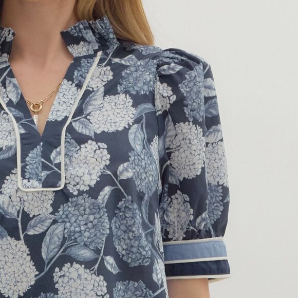 Women's Blue Floral Hydrangea Puff Sleeve Top Entro Size Medium - Picture 3 of 7